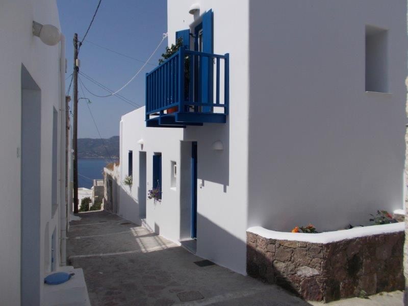 Greece Cyclades island of Milos rent house aerea Plaka