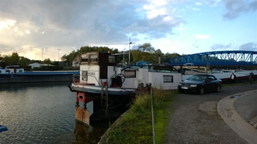 PENICHE DE 330 M² POUR TRANSFORMATION EN LOFT !!! 