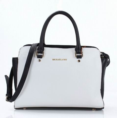 Celine.BURBERRY.PAUL SMITHA. CHANEL .GUCCI.sacs.35€