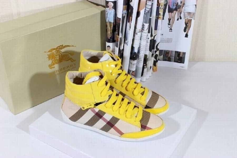 Nous vendons beaucoup de chaussures:GUCCI.Hogan.Prada.Armani.Lacoste.LV.Munich 35euros