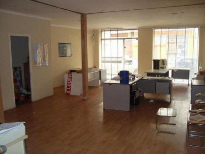 LOCAL COMMERCIAL A BEZIERS