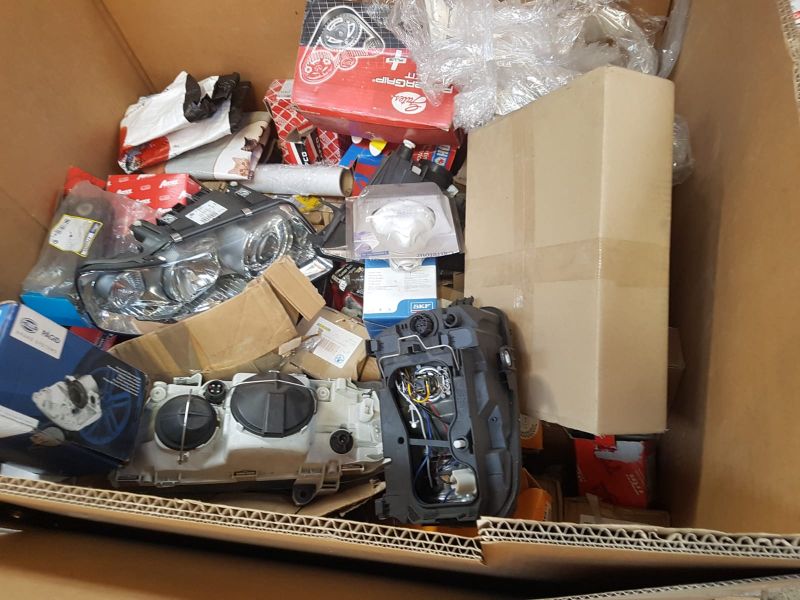 Lot de pièces originales de grandes marques fabriqués en France et en Allemagne 