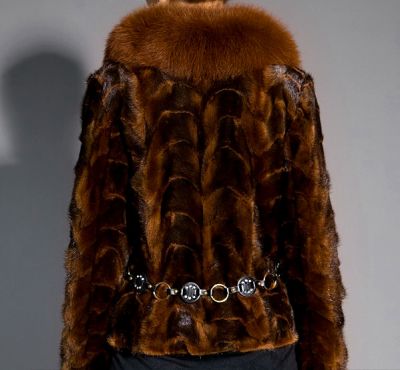 Manteau court de fourrure en vison cafe fourrure de renard col