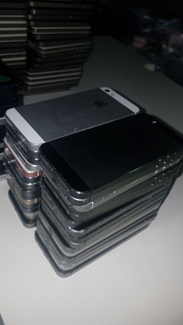 Apple iPhones, d'occasions, retours usine clients