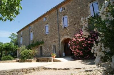 Sud ardeche locations  avec grande piscine sécurisée