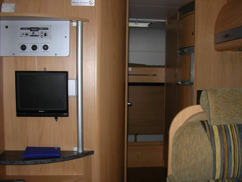 Don de mon  Camping Car - Intégral Pilote Explorateur Porteur Mercedes 318 733 FJ