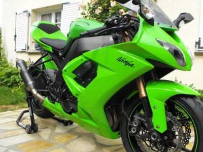 Moto KAWASAKI ZX 10 R 1000cc en tres bon état