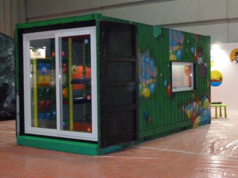 Terrains de jeux enfants mobiles a base de containers maritimes recyclés 