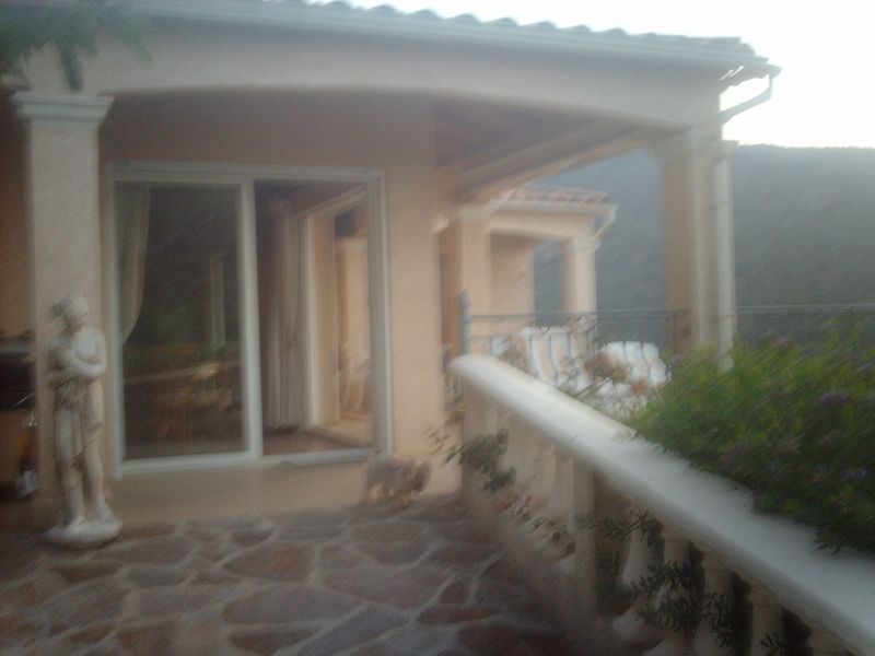 Villa sur 2 niveaux avec T 3 indépendant 